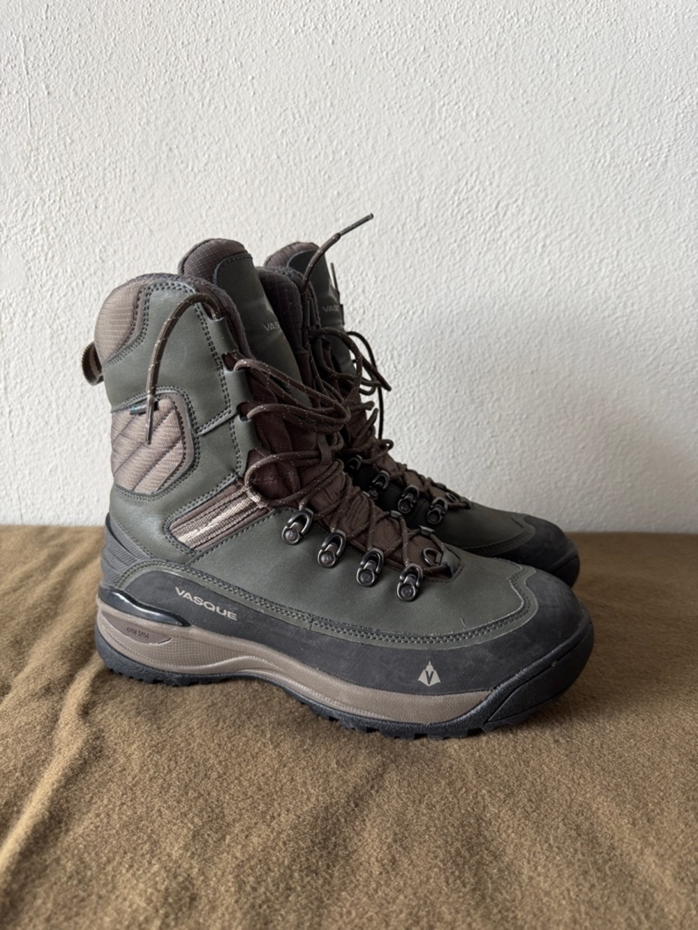 Vasque Men's Snowburban II UltraDry Hiking Boots Size 9M